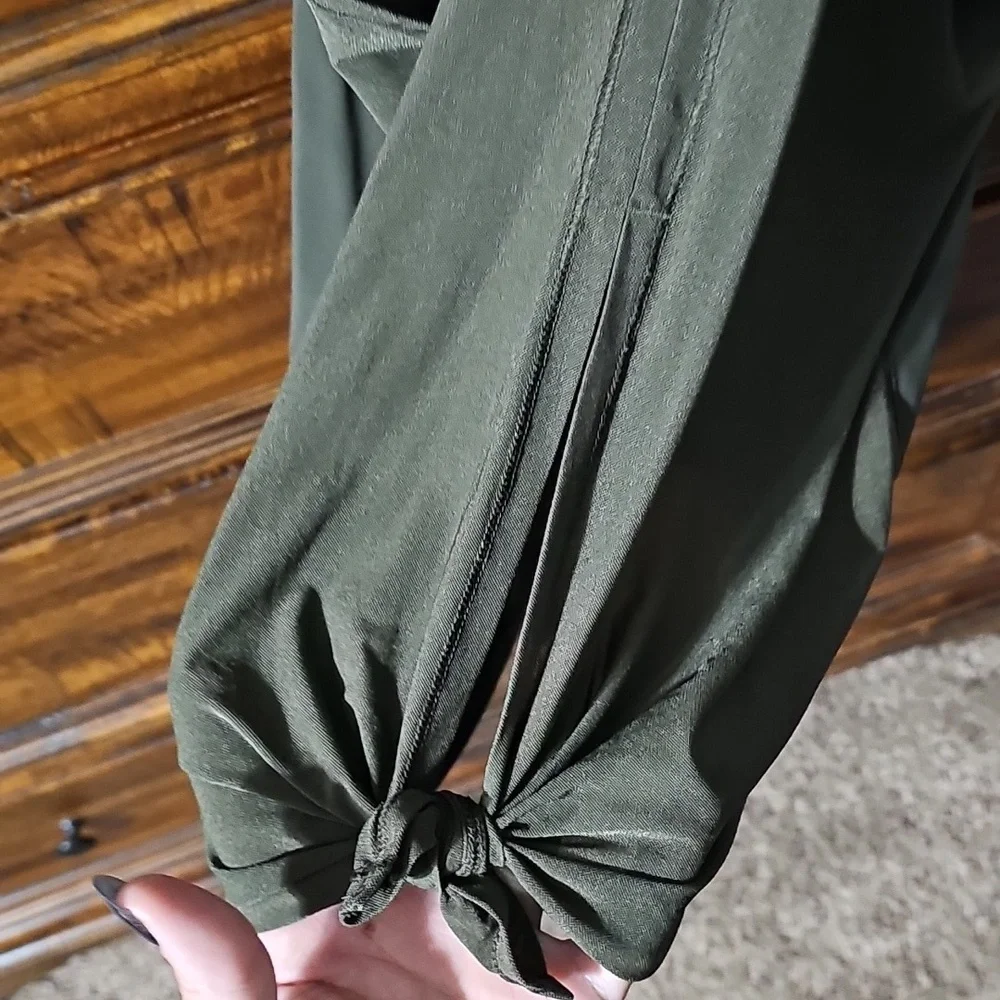 Lululemon Womens Dark Green Tie Back Tank Top. 17